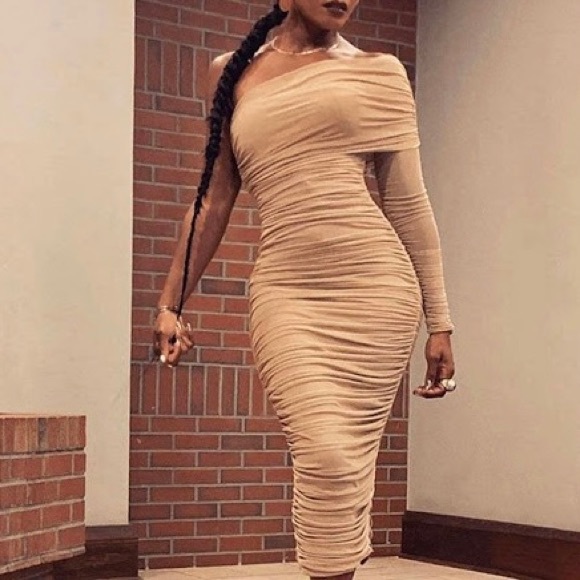 One Sleeve Ruched Midi Split Dress - Picture 6 of 9